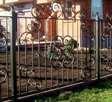 Забор сварной, с крупными элементами ковки (арт. ЗК08)